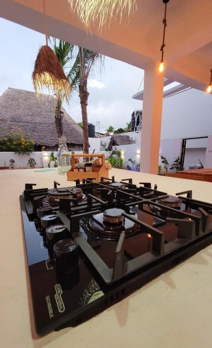 Exquisite Double Storey Luxury Retreat 90m From Zanzibar Ideal Prime Location Tv Wifi Aircon And Private Pool Villa Paje