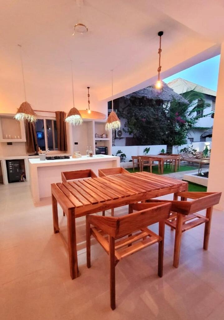 Villa Exquisite Double Storey Luxury Retreat 90m From Zanzibar Ideal Prime Location Tv Wifi Aircon And Private Pool