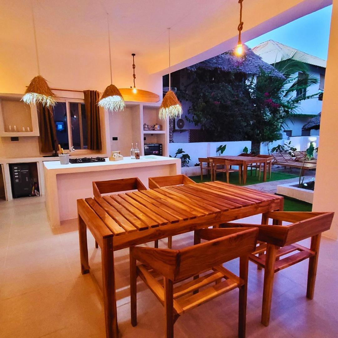 Villa Exquisite Double Storey Luxury Retreat 90m From Zanzibar Ideal Prime Location Tv Wifi Aircon And Private Pool *