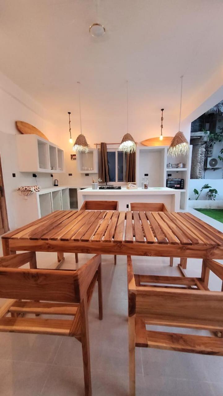 Villa Exquisite Double Storey Luxury Retreat 90m From Zanzibar Ideal Prime Location Tv Wifi Aircon And Private Pool