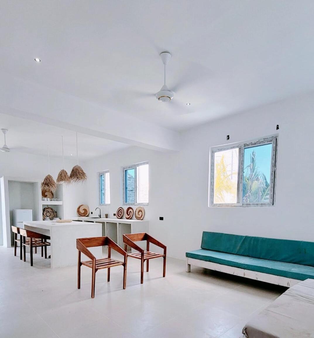 Exquisite Double Storey Luxury Retreat 90m From Zanzibar Ideal Prime Location Tv Wifi Aircon And Private Pool *