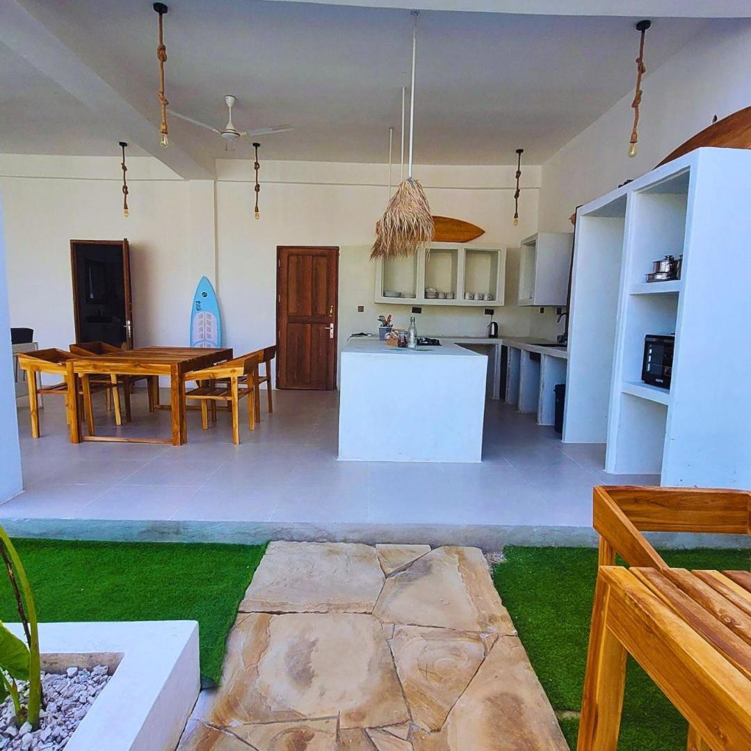Exquisite Double Storey Luxury Retreat 90m From Zanzibar Ideal Prime Location Tv Wifi Aircon And Private Pool *