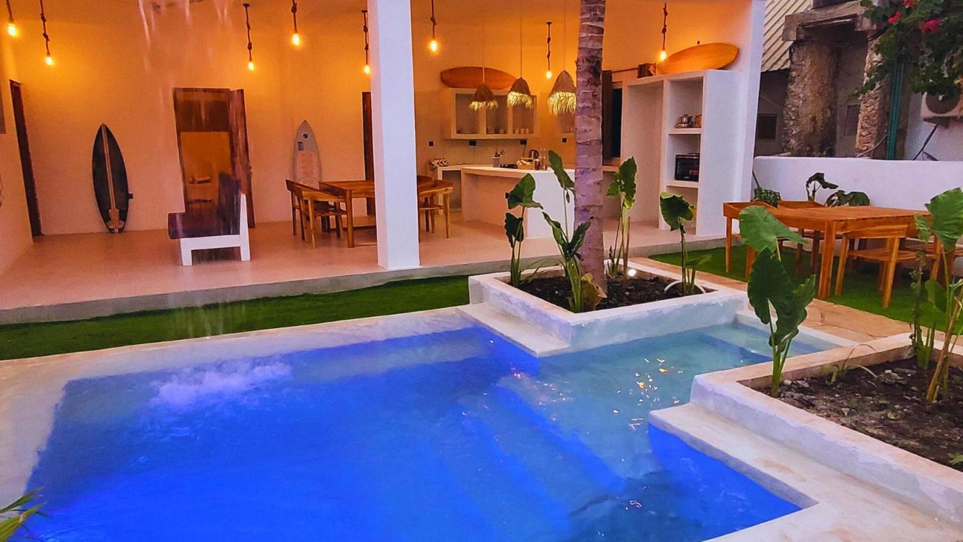 Exquisite Double Storey Luxury Retreat 90m From Zanzibar Ideal Prime Location Tv Wifi Aircon And Private Pool Villa